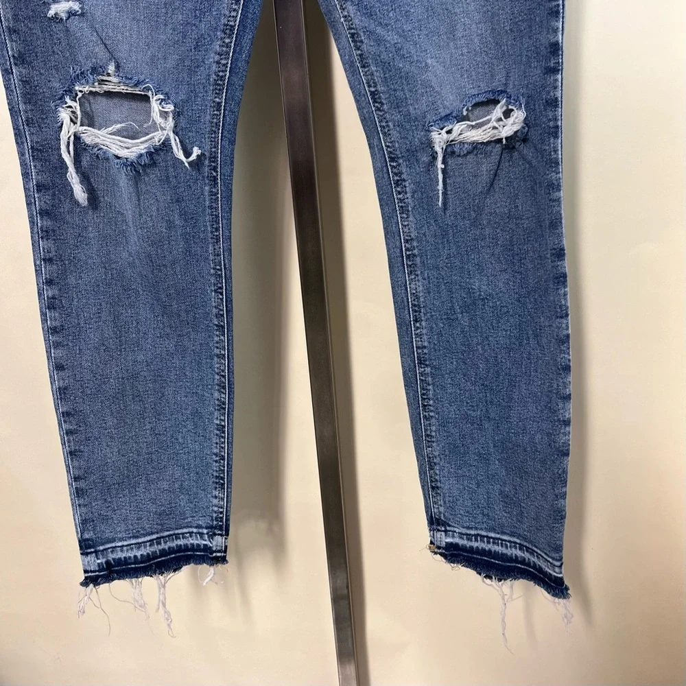 Gap High Rise Destructed Raw Hem Cigarette Jeans Distressed SIZE 6/28, 29”x28.5”